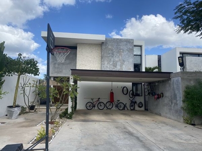 Venta de casa en Residencial Arbórea, en Conkal, Mérida, Yucatán