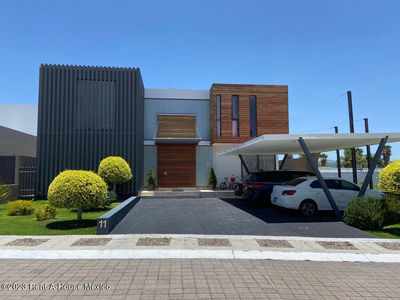 Balcones De Juriquilla, Casa De 4 Recamaras Con Alberca, 750m2