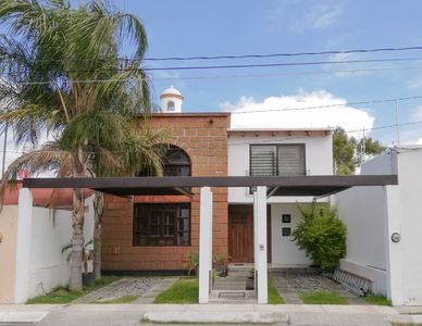 Casa En Cuesta Bonita A 10 Minutos Del Centro A 1 Km De Milenio