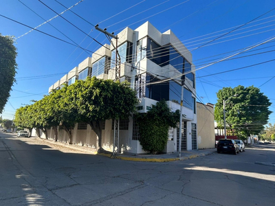 Edificio Usos De Suelo Comercial Y Servicios