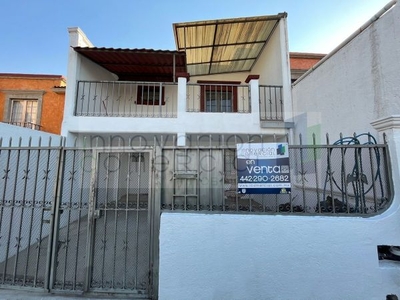 Casa en venta cerca de Av. Peñuelas .