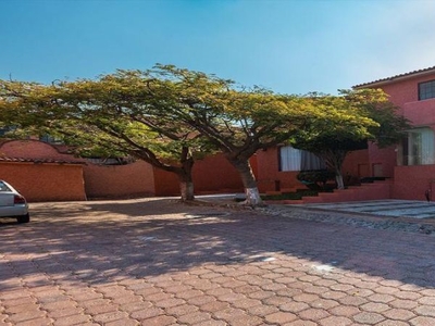 CASA EN VENTA EN LA ALHAMBRA $1,177,000