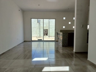 Casa en venta Mérida, 2 recámaras, Infonavit, Amaneceres nuevo oriente, mod. 93