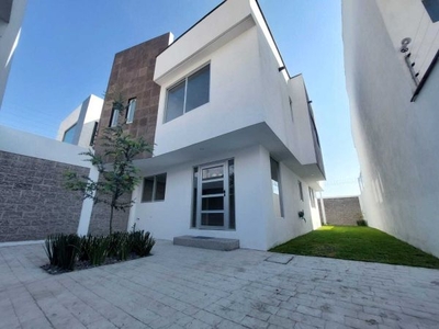 Casa Nueva en Venta en Colonia Barbabosa, Toluca