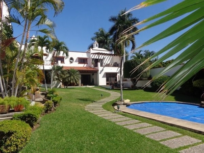 Elegante y bella casa Estilo Colonial Mexicano al Sur de Cuernavaca.