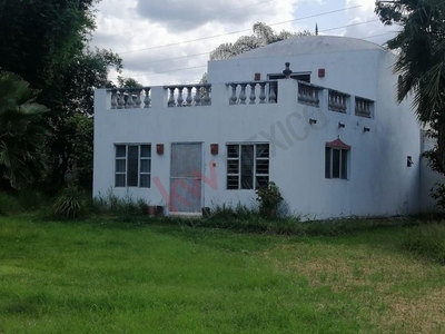 RENTO CASA EN FRACC. LOS SAUCES, TLAJOMULCO DE ZUÑIGA, JALISCO.