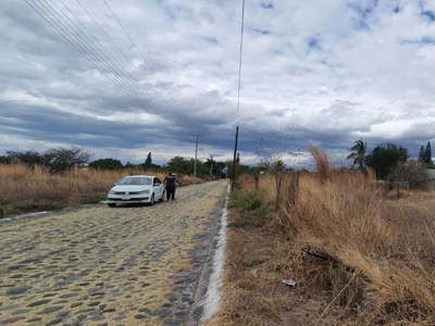 TERRENO PLANO EN VENTA EN FRACC. ISLA DE CUAUTLA CON CONEXION A LOS SERVICIOS