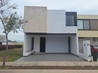 Doomos. ASA EN VENTA EN MAYORCA RESIDENCIAL LEÓN GTO SOBRE EJE METROPOLITANO CASA EN VENTA CON 3 RECÁMARAS Y SALA DE TV