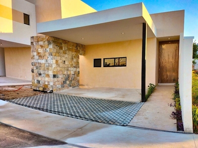 Doomos. Casa con 2 habitaciones, piscina, terraza en Conkal Yucatán