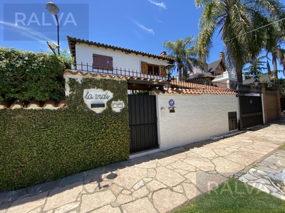 Doomos. Casa con gran Jardin y Piscina - Las Lomas - Frente al Golf