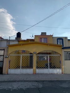 Doomos. Casa en condominio en Venta en Villas Santín II, Toluca