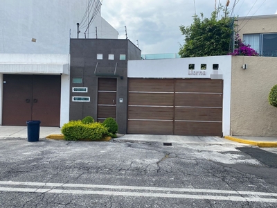 Doomos. Casa en condominio en venta Residencial Acoxpa jardín privado fraccionamiento con vigilancia