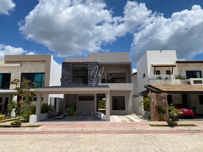 Doomos. Casa en pre venta en Lagos del sol, Cancun