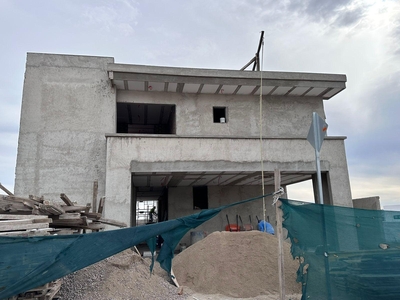 Doomos. CASA EN PREVENTA EN EL MOLINO RESIDENCIAL LEÓN GTO CON RECÁMARA/ESTUDIO EN PLANTA BAJA