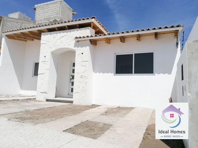 Doomos. Casa en venta , 1 nivel, 2 recamaras Tequisquiapan