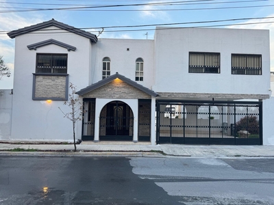 Doomos. CASA EN VENTA CIUDAD SATELITE MONTERREY