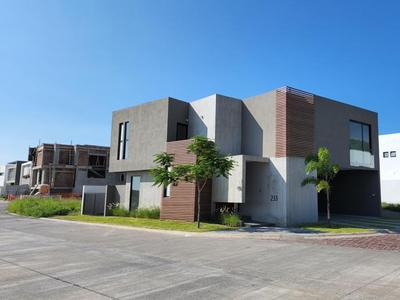 Doomos. Casa en Venta con Alberca en el Residencial Punta Tiburón, Veracruz