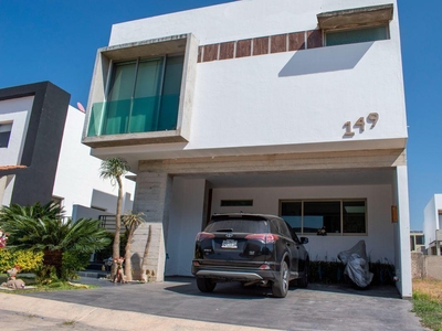 Doomos. CASA EN VENTA COTO PROVENZA