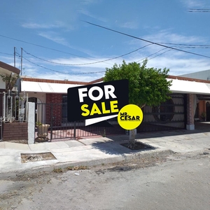 Doomos. Casa en venta de 1 Planta en Colonia Modelo. Excelente ubicación céntrica de Hermosillo.