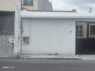 Doomos. Casa en Venta de Desarrollo San Pablo, Querétaro, 3 Recamras, T.105 m2