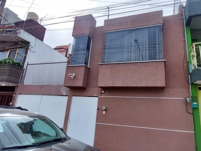 Doomos. Casa En Venta Dentro De Fraccionamiento Sobre Boulevard Atlixco