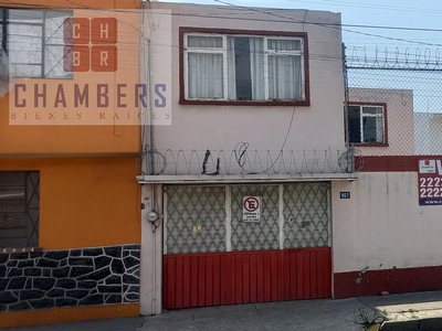 Doomos. Casa en Venta en 40 Poniente Santa Maria Puebla