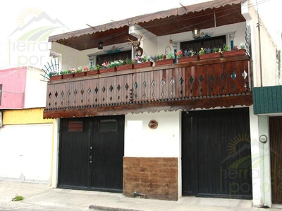 Doomos. Casa en Venta en Colonia Del Parque con local comercial , Celaya Gto.