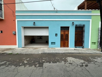 Doomos. CASA EN VENTA EN EL CENTRO DE MERIDA, UN PISO. Zona la Ermit