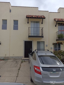 Doomos. Casa en venta en el Fracc. Alta California en Tlajomulco de Zúñiga!!