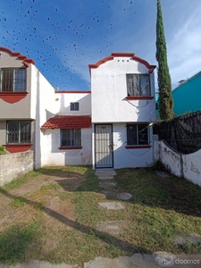 Doomos. Casa en venta en el Fraccionamiento El Paraíso, a un costado de la Plaza Multivalle en la Av. Concepción del Valle.