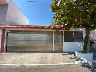 Doomos. Casa en venta en Floresta Veracruz