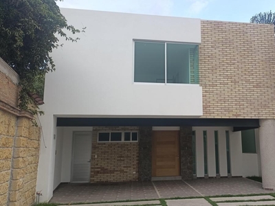 Doomos. Casa En Venta En Fraccionamiento En Zerezotla