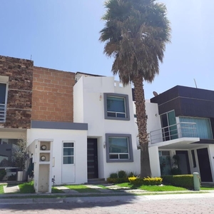 Doomos. Casa En Venta En Fraccionamiento Lomas Del Valle