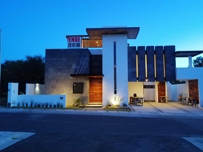 Doomos. Casa en venta en Fraccionamiento Villas del Mesón, Querétaro.