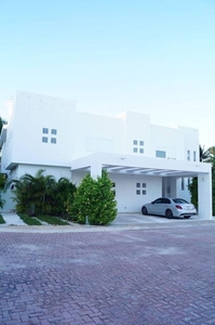 Doomos. Casa en venta en la zona hotelera de Cancun Quintana Roo