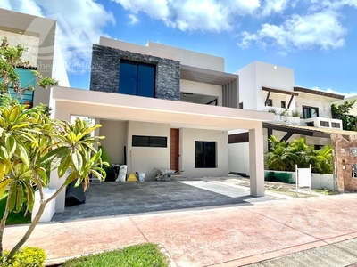 Doomos. Casa en Venta en Lagos del Sol Cancun B-DMTS6267