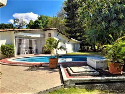 Doomos. Casa en Venta en Lomas de Cocoyoc $6,500,000