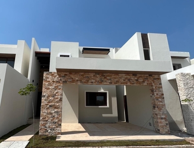 Doomos. Casa en venta en Mérida, en privada con amenidades (en zona Cabo Norte) Amara