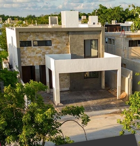 Doomos. Casa en venta en Mérida, privada Kinish.