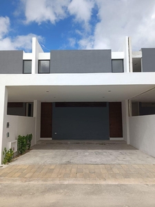 Doomos. CASA EN VENTA EN MÉRIDA, PRIVADA XCANATÚN, MODELO 3, A 8 MESES.