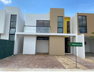 Doomos. Casa en venta en Mérida, Salvia Floresta, de 2 plantas Mod. Maculis