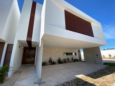 Doomos. Casa en Venta en Privada Residencial, Xcanatún Yu