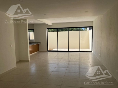 Doomos. Casa en venta en Rio Cancún Mejores lugares para vivir en la ciudad! ZRDM5230