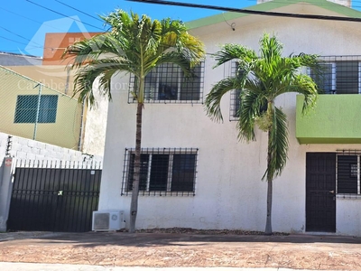 Doomos. Casa en Venta en Sm 4 Cancun TCS9130