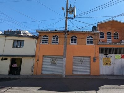 Doomos. Casa en venta en Toluca, entre Las Torres y Tollocan