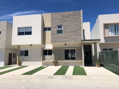 Doomos. Casa en Venta en Valparaíso Residencial Modelo Bareli - Santa Fe, La Pajarita, Tijuana