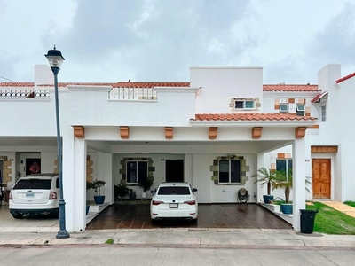 Doomos. Casa en Venta Mediterraneo Club Residencial Mazatlán