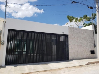 Doomos. CASA EN VENTA MERIDA, MONTEBELLO, UN PISO, ENTREGA INMEDIATA