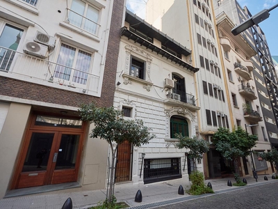 Doomos. Casa en venta Retiro Club Privado - 3 pisos y 2 subsuelos -Parrilla - Local/Oficina comercial