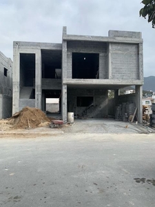 Doomos. CASA EN VENTA SIERRA ALTA 4 SECTOR CARRETERA NACIONAL MONTERREY